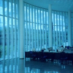 OAB-MT - Visão interna das colunas de sustentação dos vidros