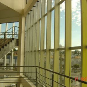 Shopping 3 Americas - Fachada Pele de Vidro - Visão Interna das colunas de fixação dos vidros