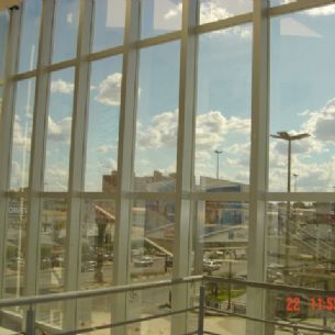 Shopping 3 Americas - Fachada Pele de Vidro - Viso Interna das colunas de fixao dos vidros